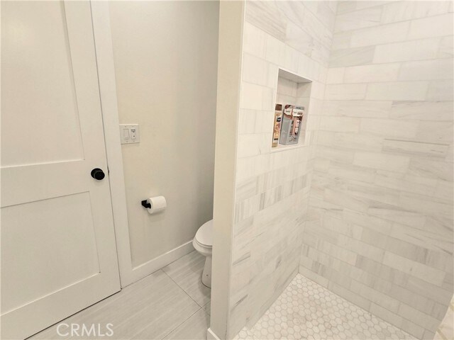 Building Photo - 1225 W 41st St