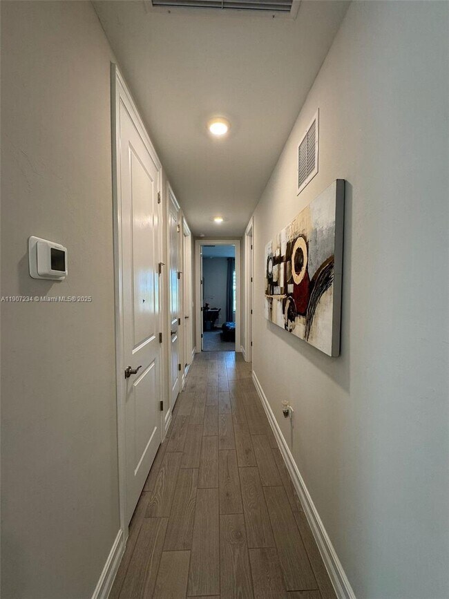 Building Photo - 44448 Palm Frond Dr