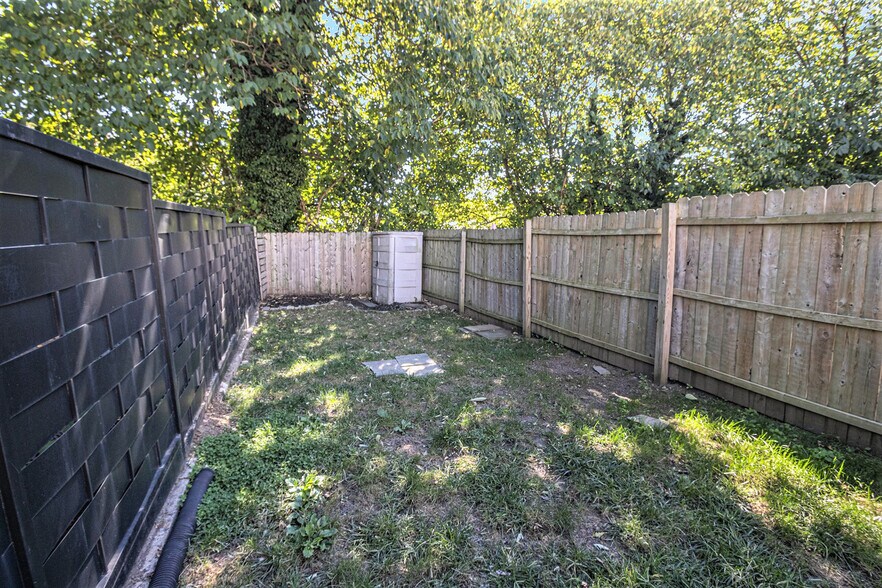 Building Photo - 147 Fountain St