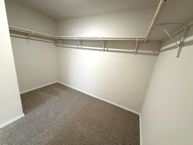 Building Photo - 211 Wirecrested Dr