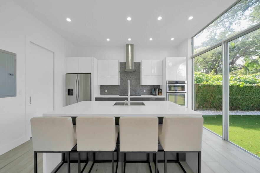 Building Photo - 5720 Coral Way