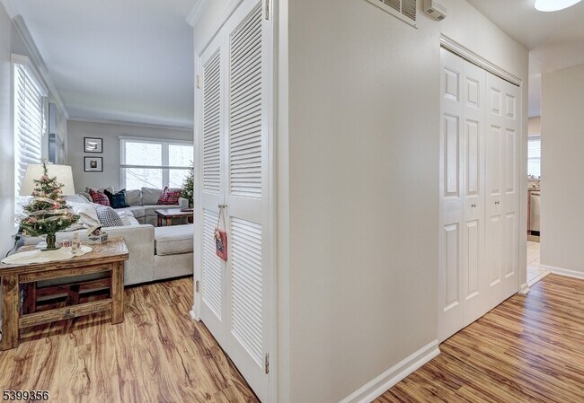 Building Photo - 17 Heritage Dr