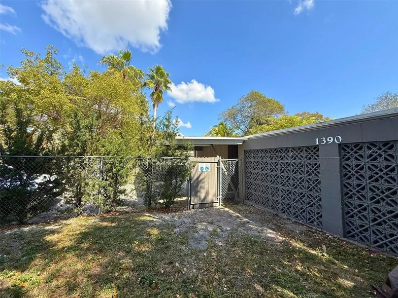 Building Photo - 1390 Riverland Rd