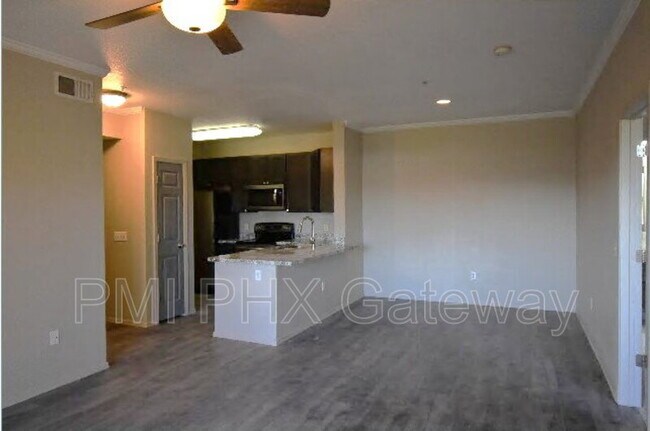 Building Photo - 5401 E Van Buren St