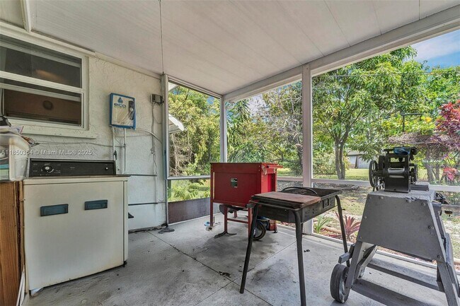 Building Photo - 3950 SW 53rd Ave