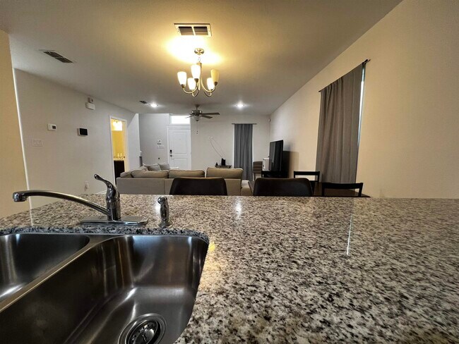 Building Photo - 5626 Encanto Dr