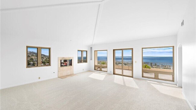 Building Photo - 1060 Skyline Dr