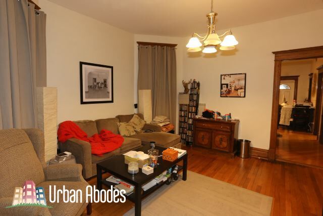 Building Photo - 1326 N Claremont Ave