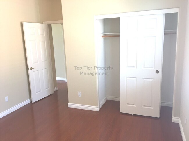 Building Photo - ***Beautiful 4 bed / 3 bath / 2,913 sqft H...