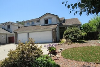 Building Photo - Beautiful 4 Bed/3 Bath Tracy Home with Pool and Fresh Paint