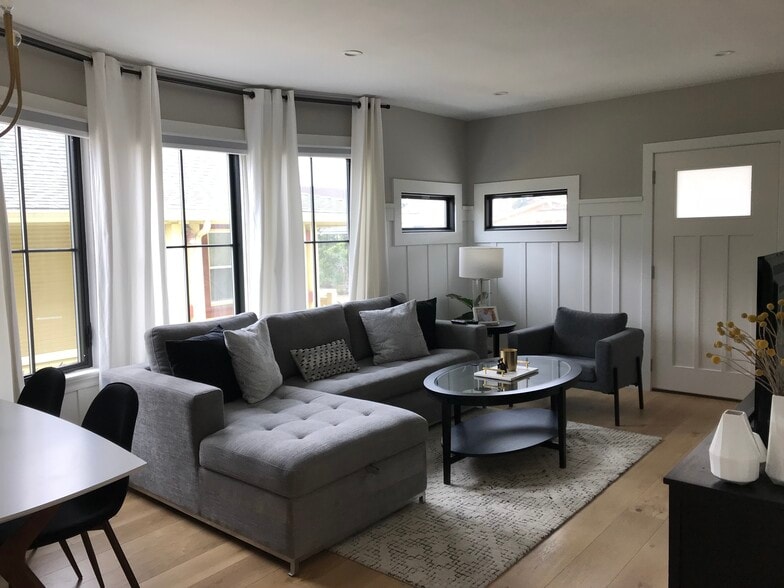 Building Photo - 861 Aileen St