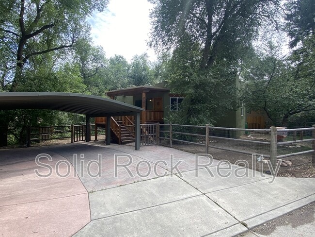 Building Photo - 1701 Ivy Pl