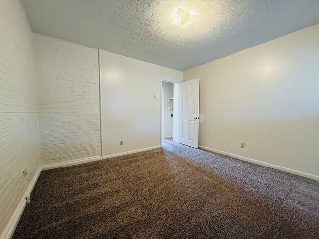 Building Photo - 1104 Ayton Pl