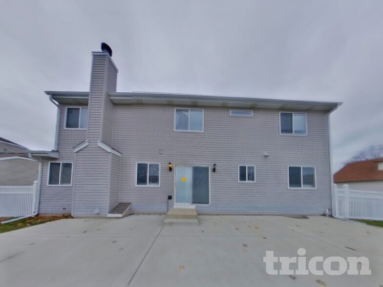 Building Photo - 16137 S Lexington Dr