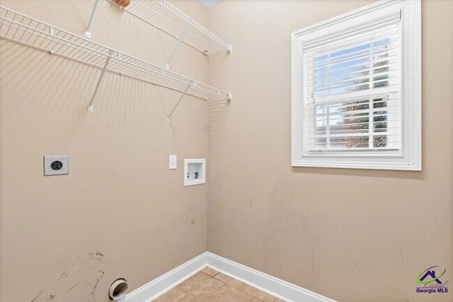 Building Photo - 300 Cheshire Dr