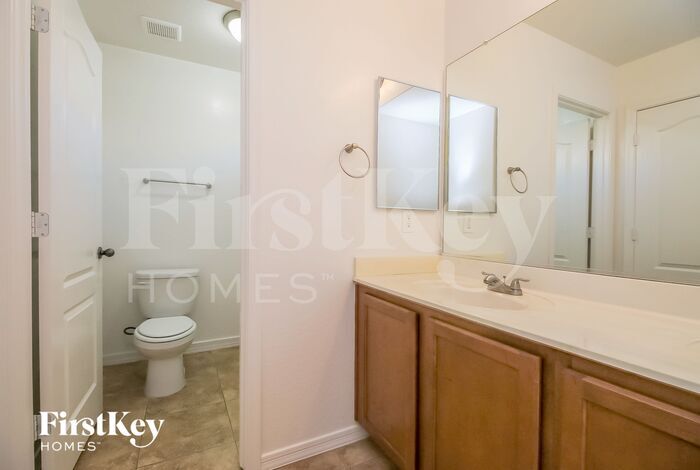 Building Photo - 914 W Desert Canyon Dr