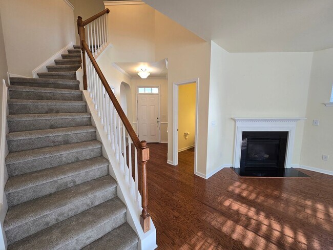 Building Photo - Bright & Beautiful Carriage House with Flexible 4-Bedroom Layout!