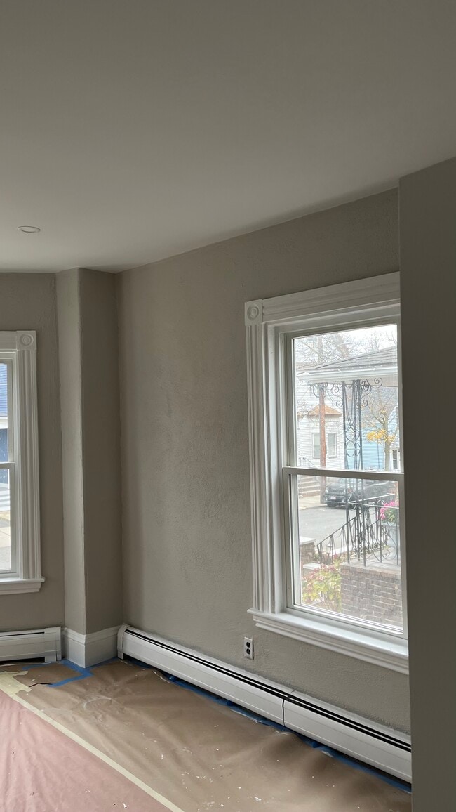 Building Photo - 11 Hatch St