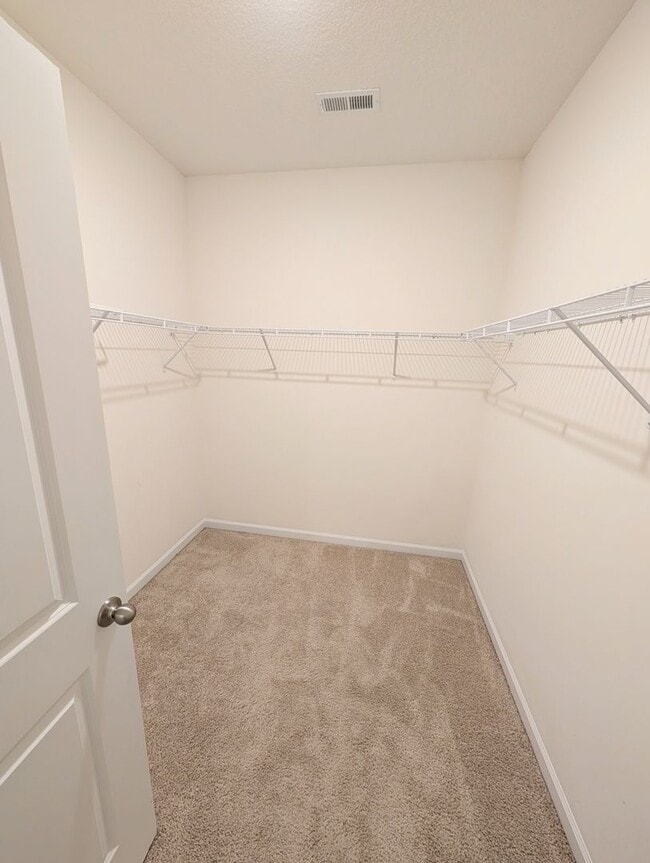 Building Photo - Great Home Available Now