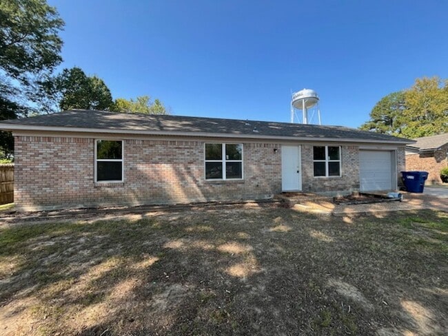 Building Photo - Renovated 3 Bedroom 1.5 Bath Home for Rent!