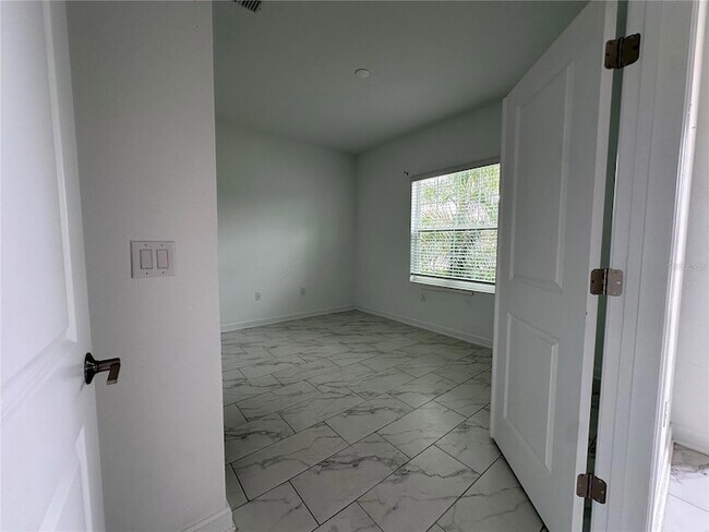 Building Photo - 8855 Fallen Oak Dr