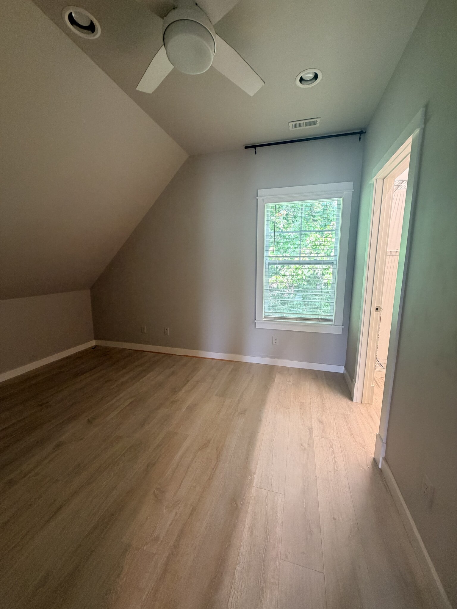 Building Photo - 417 Juniper Dr