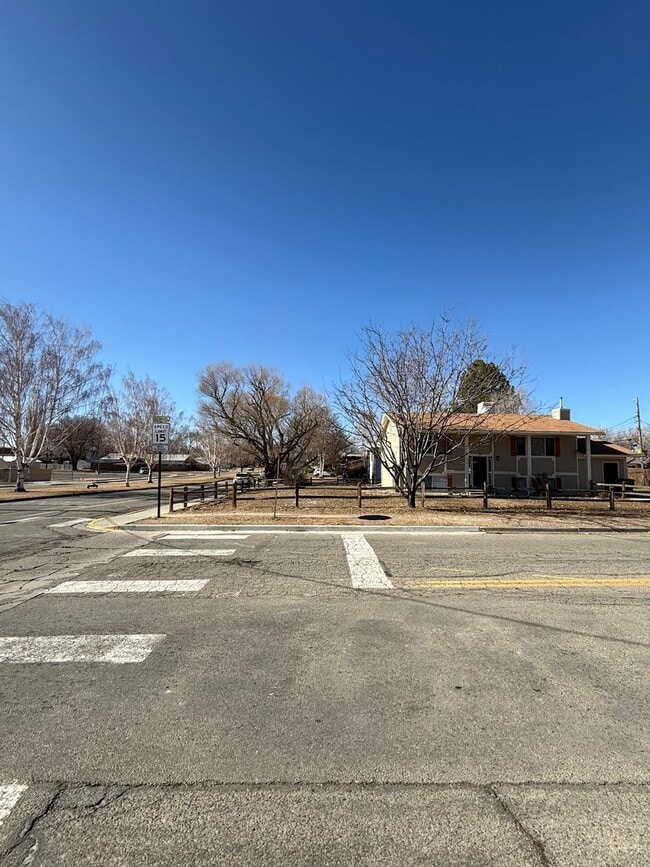 Building Photo - 4 bedroom 2 bath home prime location