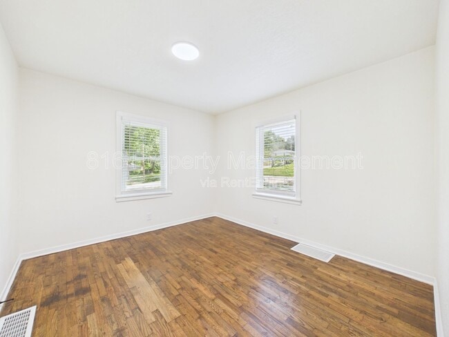 Building Photo - 6607 NE 49th St