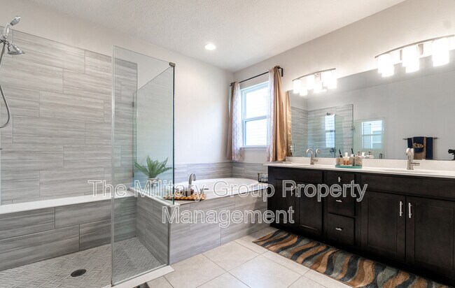 Building Photo - 1837 Amberly Dr