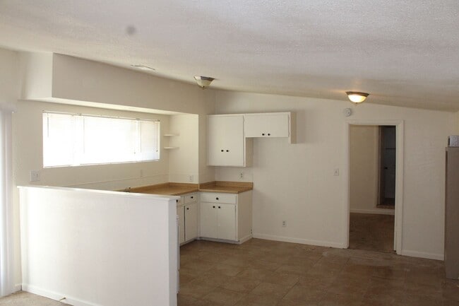 Primary Photo - 2528 Irwin Rd