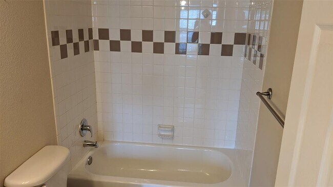 Building Photo - 114 Sendero Dr