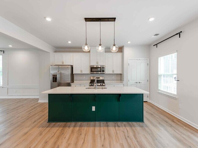 Building Photo - 10756 Overlook Mountain Dr