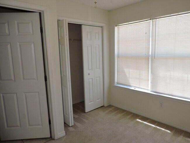 Building Photo - Great townhome in Northeast Pensacola!