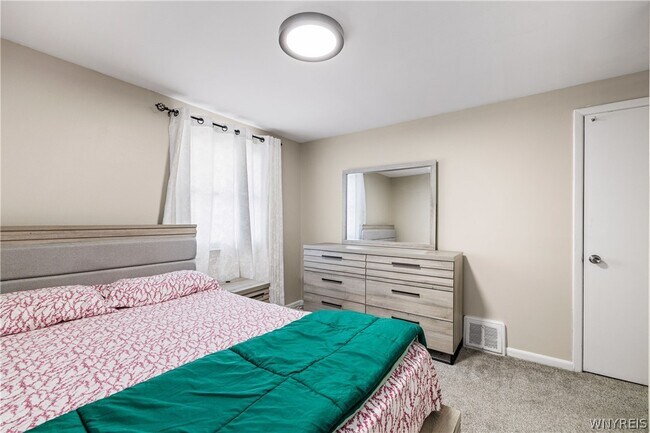 Building Photo - 36 Crescent Ct