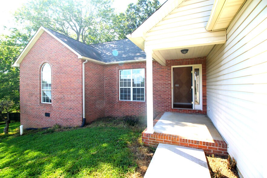 Building Photo - 5510 Fair Oaks Ln