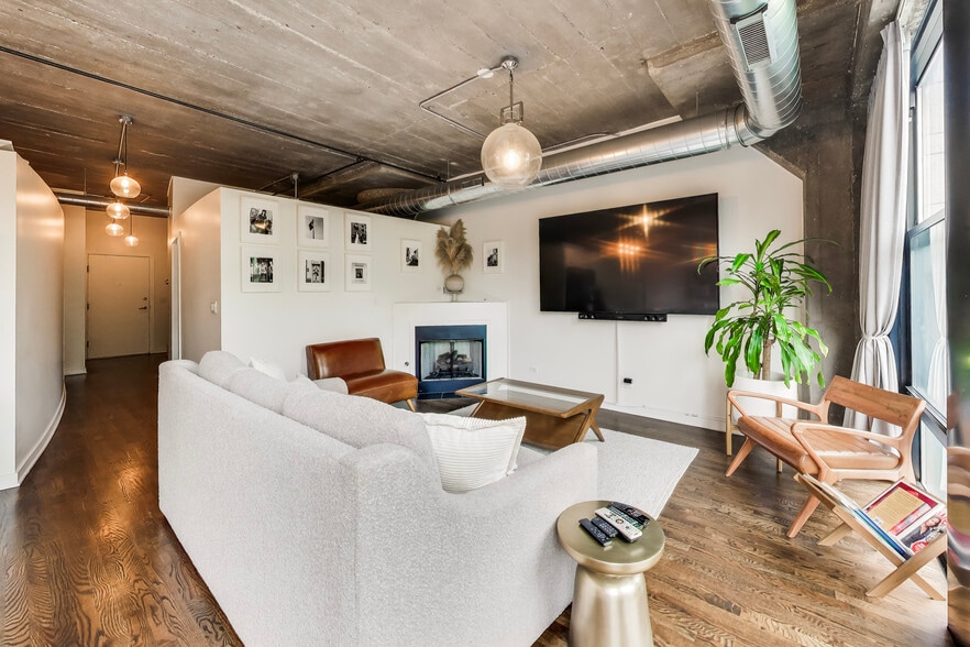 Building Photo - 1111 W 15th St