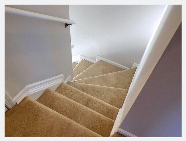 Building Photo - Spacious Condo with Expansive Pond Views