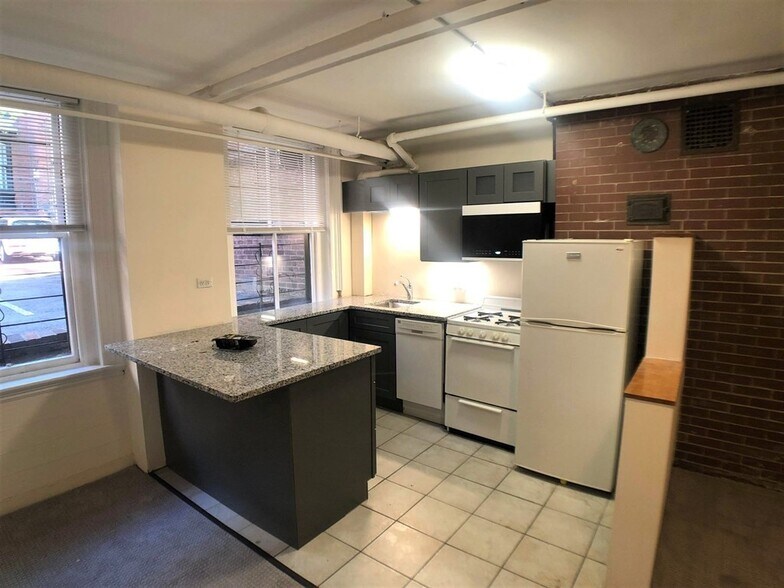 Building Photo - 107 Beacon St