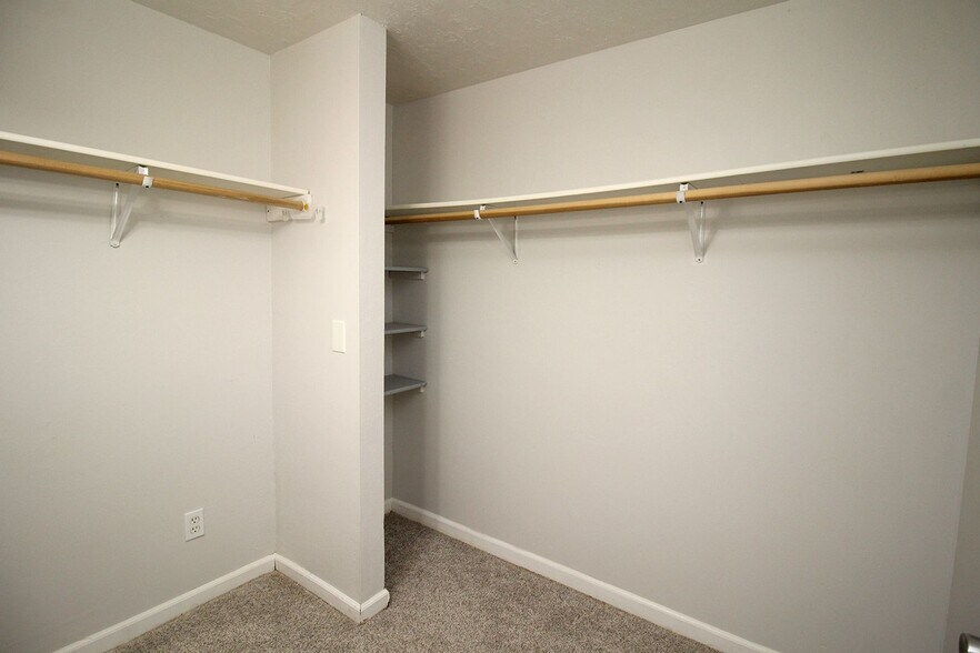 Building Photo - 5704 SW Beaverton Hillsdale Hwy