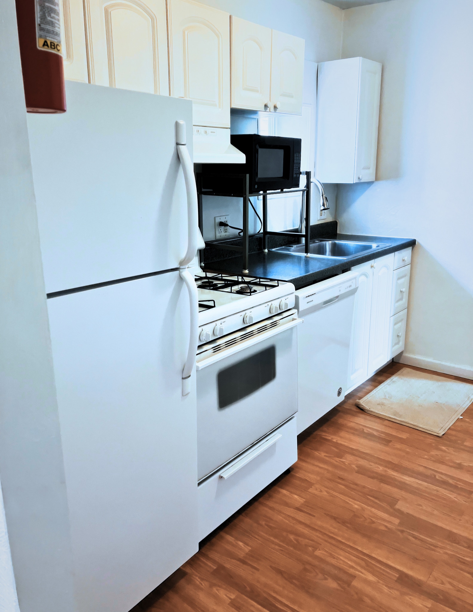 Kitchen - 514 Ivy St