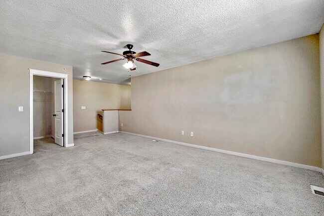Building Photo - 203 NE 45th Ln