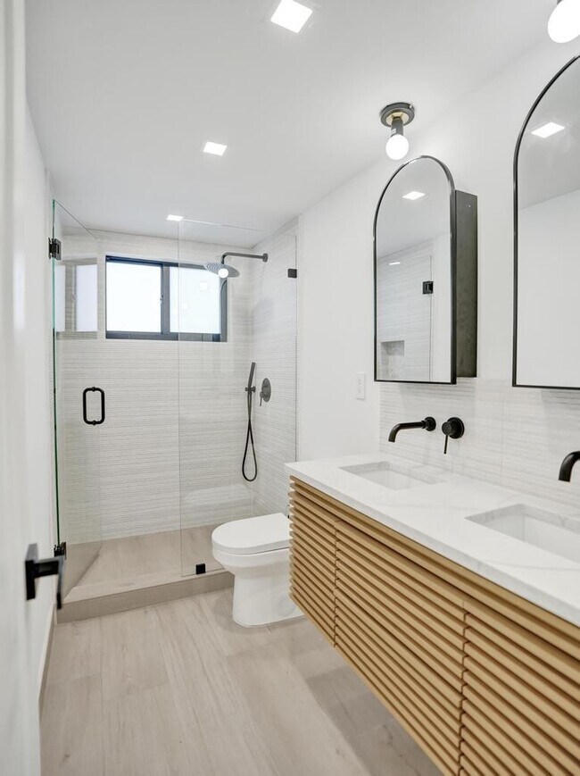 Building Photo - 840 SE 22nd Ave