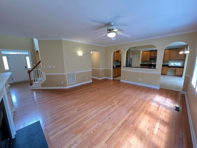 Building Photo - 1006 Goldenview Ct