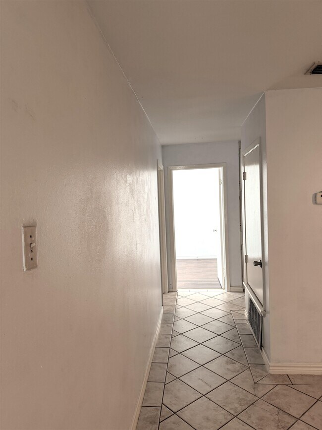 Building Photo - 5302 Springfield Ave