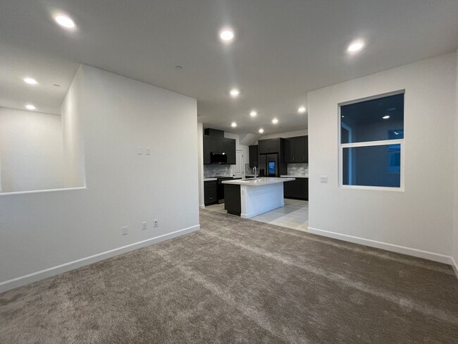 Building Photo - Welcome to modern living in the sought-after Rancho Peñasquitos neighborhood!