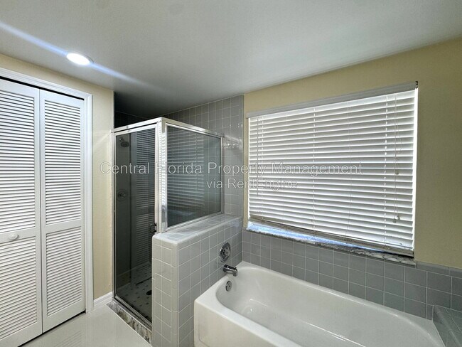 Building Photo - 2985 Viscount Cir