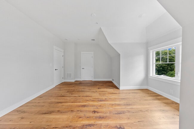 Building Photo - 389 Spring Unit# C