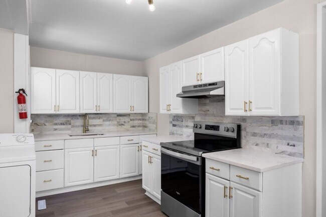 Building Photo - 7 Coville Dr
