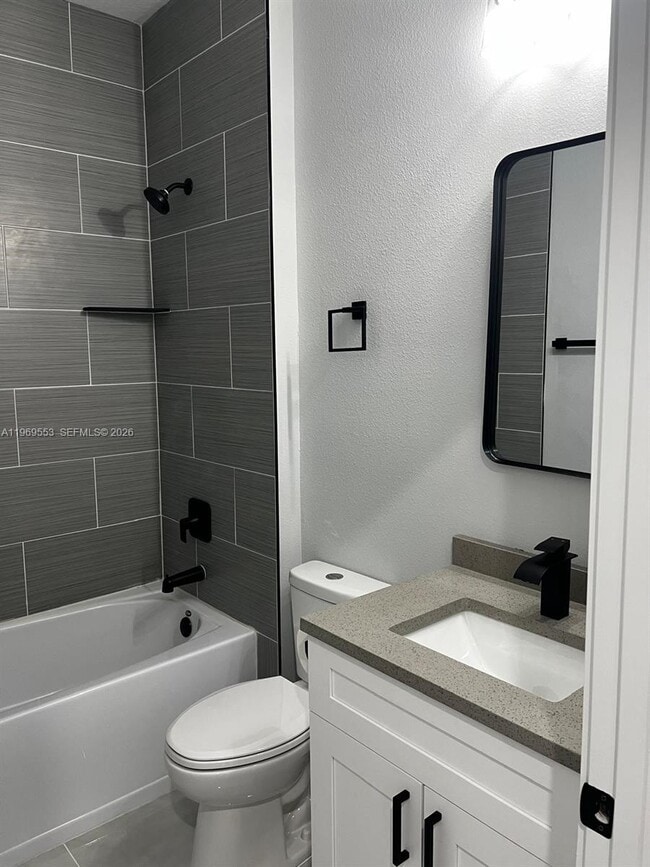 Building Photo - 5517 Ponce De Leon Blvd