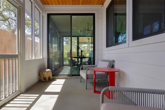 Building Photo - 4420 Mt Vernon Dr